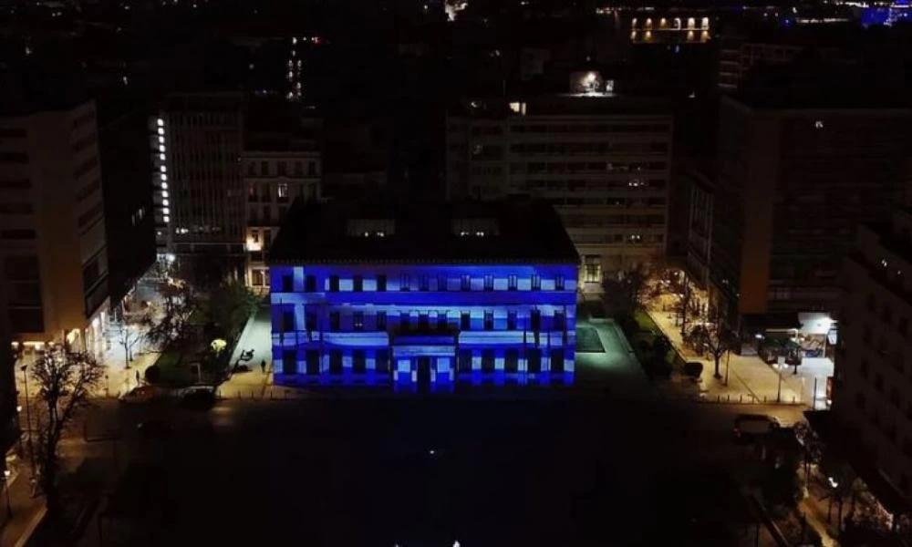 25η Μαρτίου: Το εντυπωσιακό βίντεο με τη φωταγώγηση του δημαρχείου Αθηναίων